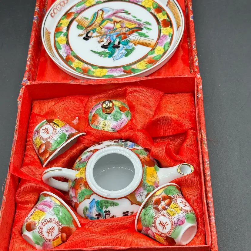 VTG Mini Chinese Tea Pot & Cup Party Set Fine Porcelain Brocade Satin Silk Box Missing 1 Cup