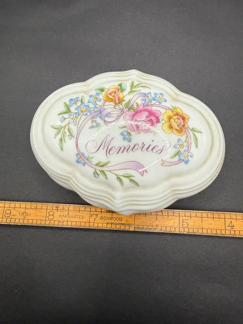 vintage 1983 Avon "Memories Are For Sharing" porcelain music trinket box