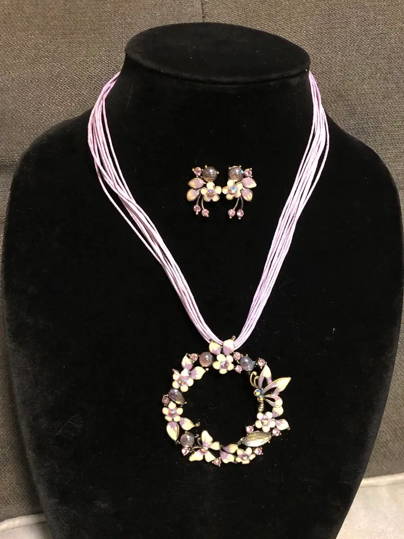 Lovely Elegant Jeweled Flowers & Butterflies Necklace & Earring Set