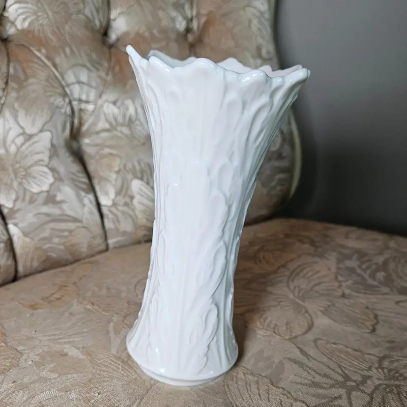 Vintage Lenox Classic Off White Porcelain Woodland Leaf Pattern 6” Vase