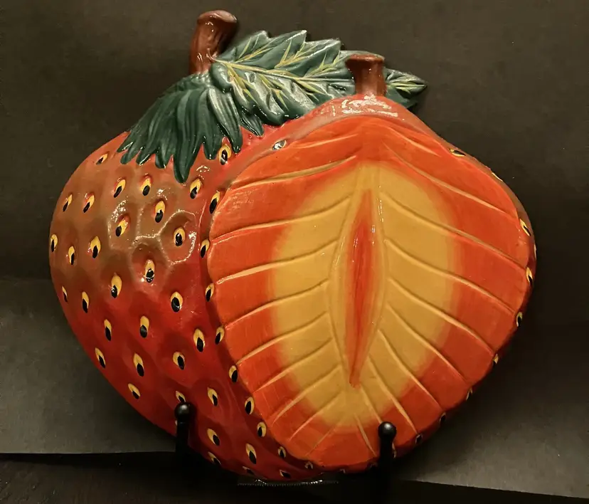VTG Plastic or Metal Sliced Strawberry Decor Plaque Wall Hanging Fruit