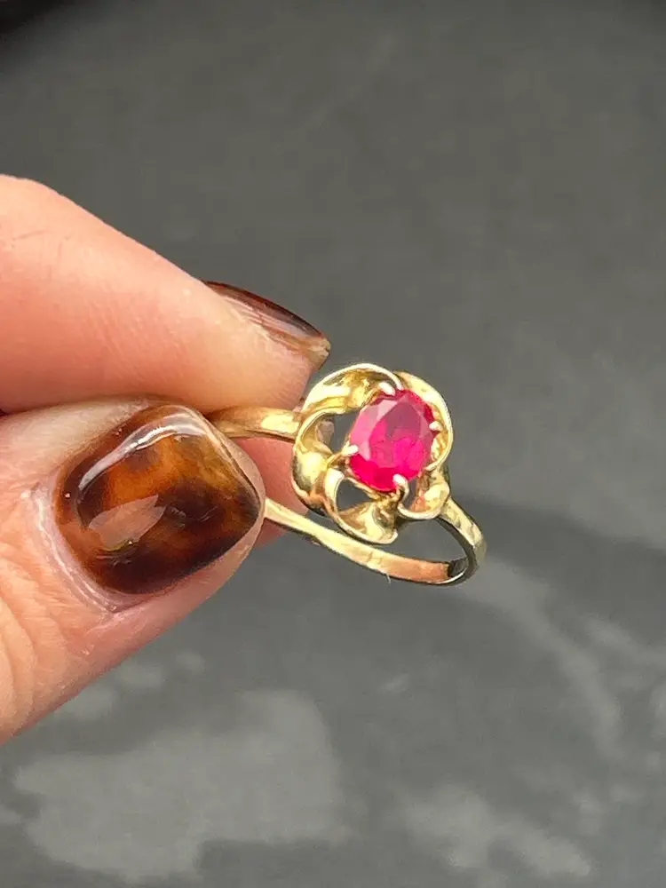10K Gold Natural Ruby Floral Swirl Ring – Size 8.5
