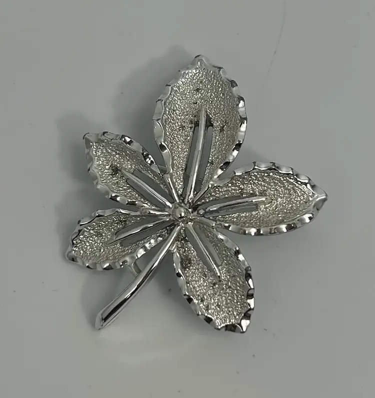 Vintage Sarah Coventry Signed Silver Tone Textured Leaves Brooch Pin