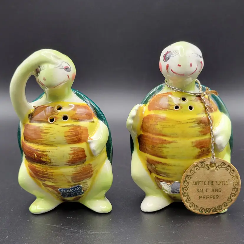 #01 Vintage Enesco "Swifty the Turtle" Anthropomorphic Salt and Pepper Shaker Set