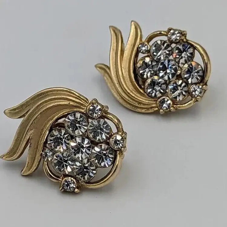 Vintage Crown Trifari Brushed Gold Tone Rhinestone Swirl Clip On Earrings