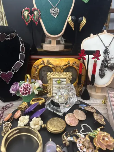 Vintage Jewelry! Low Starts, 💀 death!