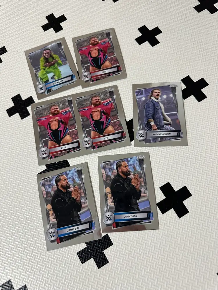 50 WWE Topps Chrome Trading cards