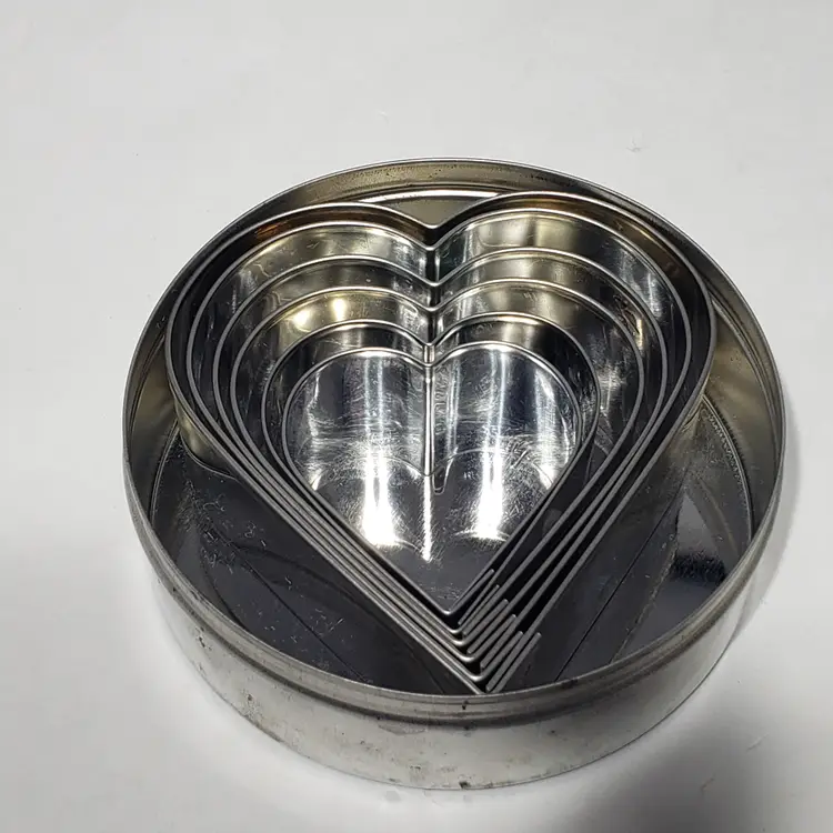 VTG Set of 6 August Thomsen ATECO Nested Plain Heart Cookie Cutters Set 7804 USA