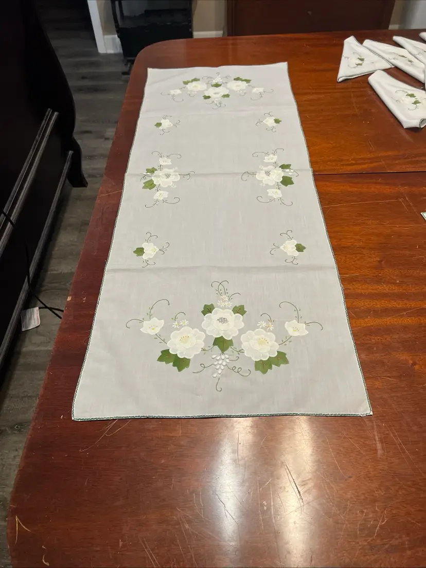White Rose Applied 42" X 26" Table Runner