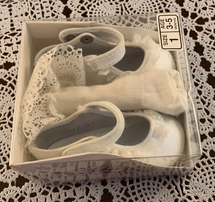 Conaway Winter Lullaby Vintage Baby Shoes and Socks Boxed Set 13311 Size 1 White