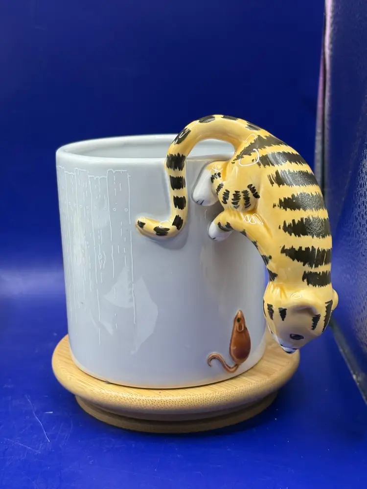 Bergschrund Cat Chasing Mouse Mug  1988