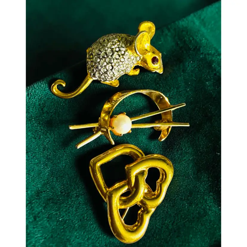 Lot Of 3 Gold Tone Figural Brooches - Mouse - Heart - Abstract