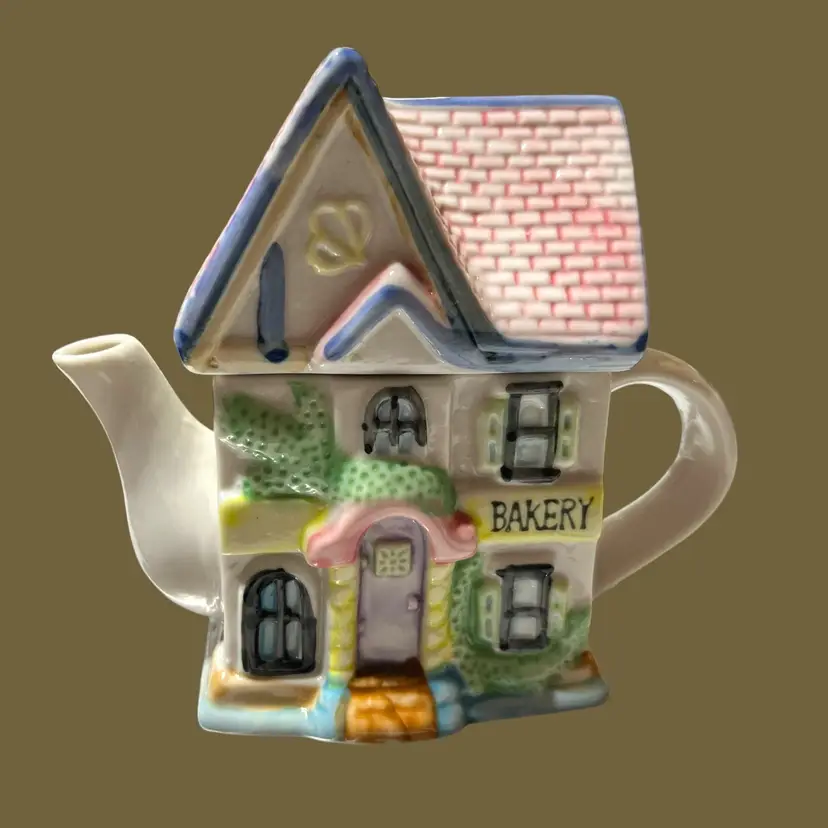 #01 015 Collectors Series Single 2 Cup Bakery, Teapot 5.75" X 6.25"