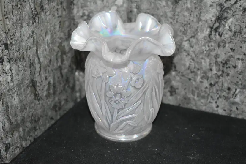 Fenton Daffodil vase