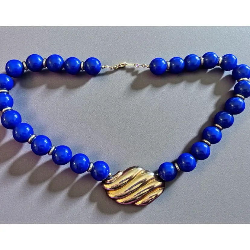 Vintage Avon Gold Tone & Blue Bead Necklace 17”