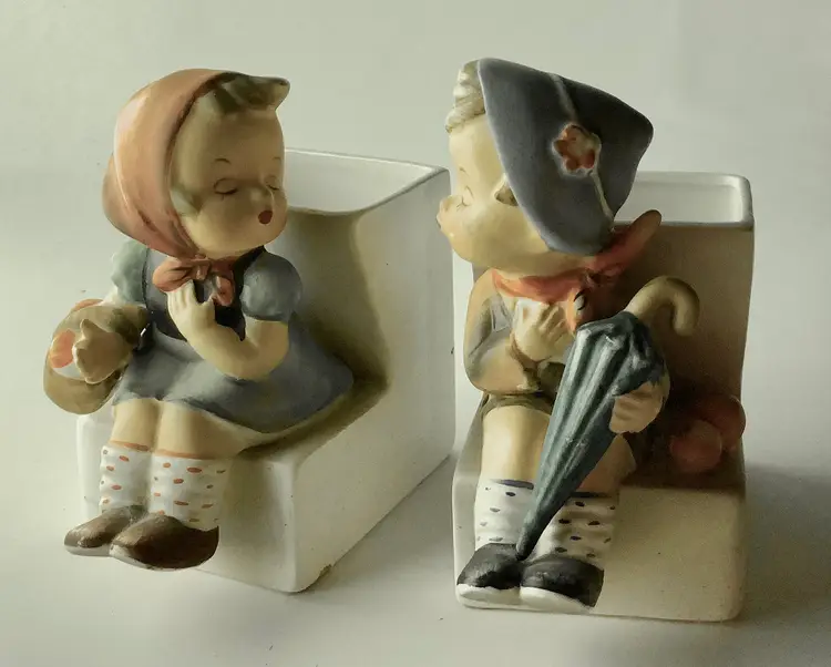 Hummel Kissers Ceramic Mini Planters 1960s