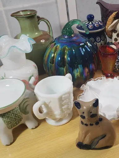 Vintage decor and jewelry 