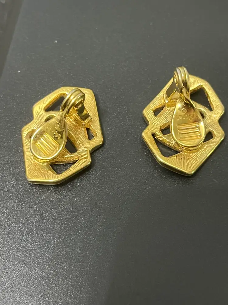 60) Vintage Monet Black Enamel Goldtone Clip On Earrings