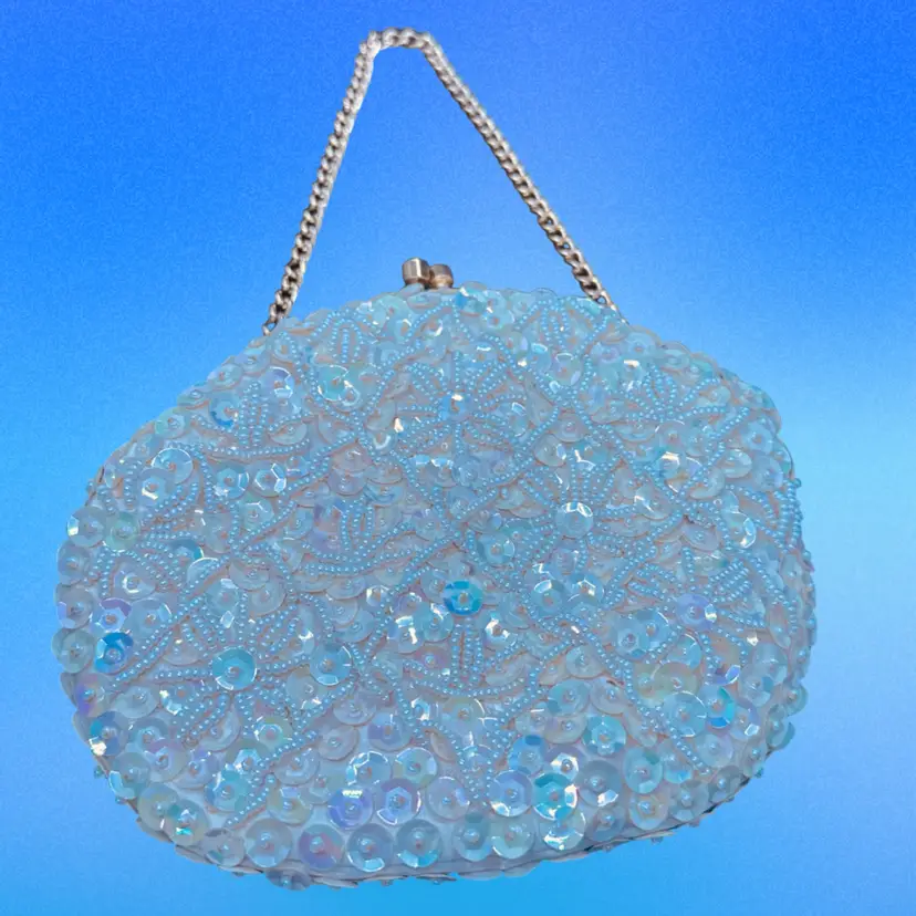68. VTG WHITE 70s beaded handbag