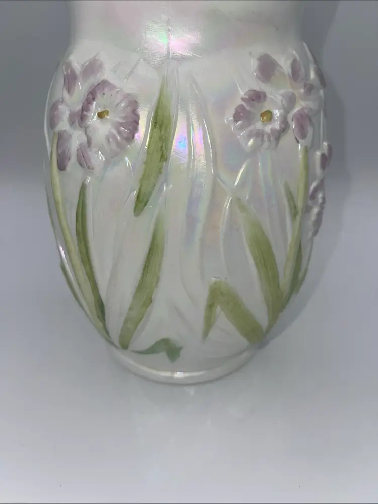 Fenton Opalescent Easter Daffodil Vase Lilac Purple M Olmstead 8.5”