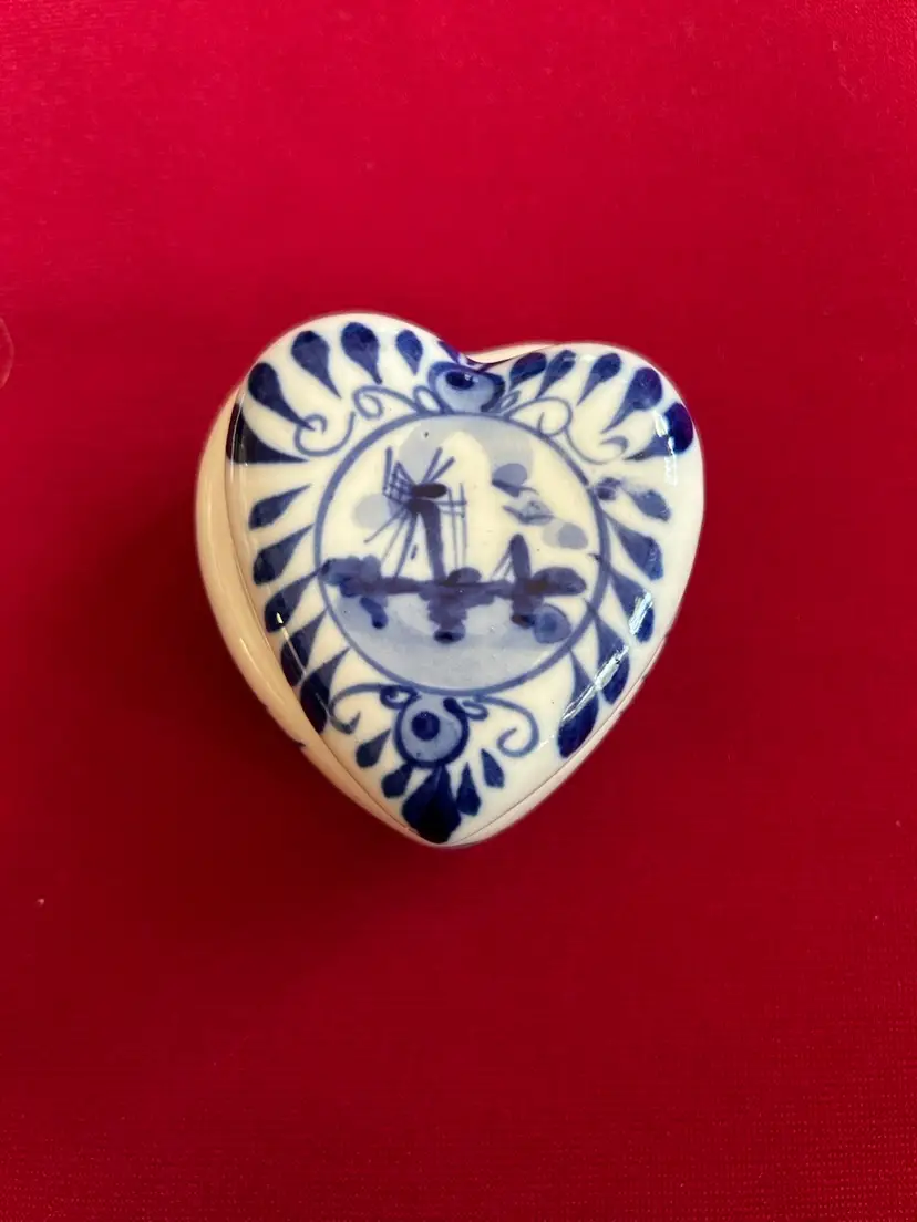 Vtg Delft Blue White Windmill Heart Shaped Box