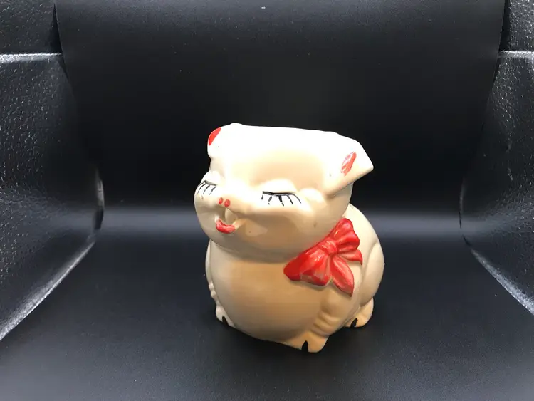 Vintage Shawnee Pottery Pig Creamer Pitcher Ivory With Red Bow