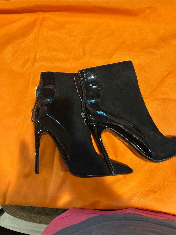 Women's Black Suede and Patent Leather Pointed Toe Booties Size  9
