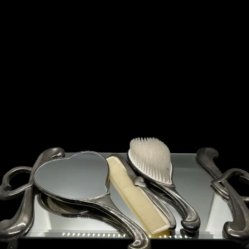 31 Godinger Silver Plated Heart Dresser Set