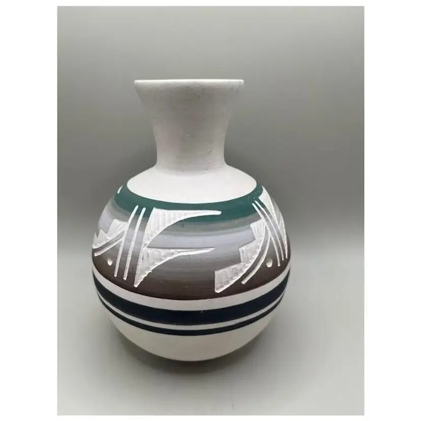 #01 Vintage Signed Mesa Verde Pottery Southwestern Style Vase ~ Earthy Tones ~ 5.5 inches Tall