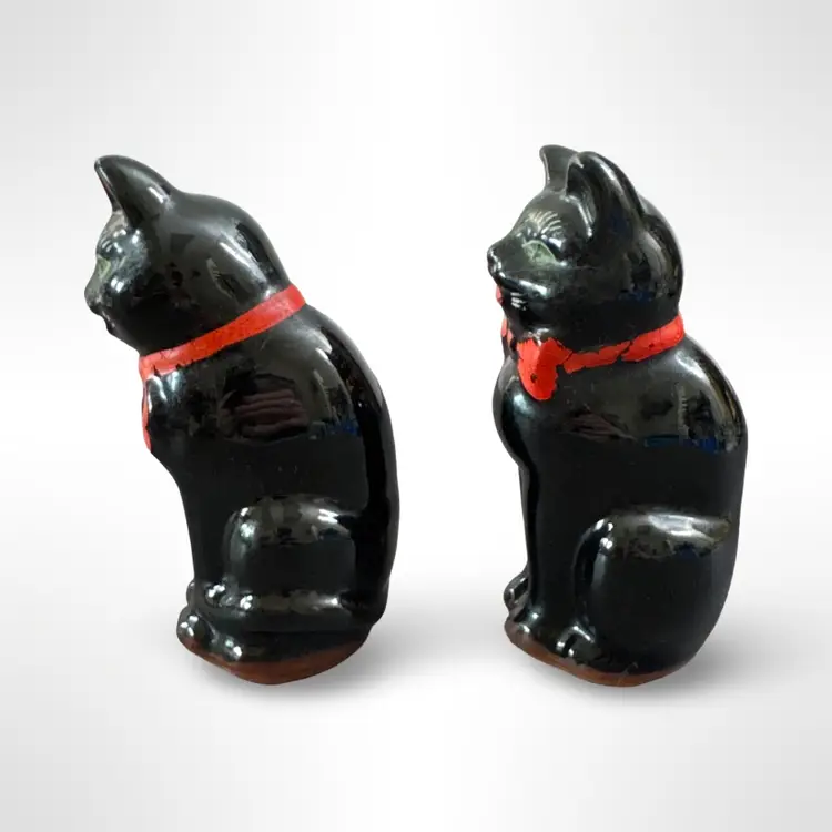 Vintage Shafford Japan Redware Cats Salt And Pepper Shakers Green Eyes Red Bows