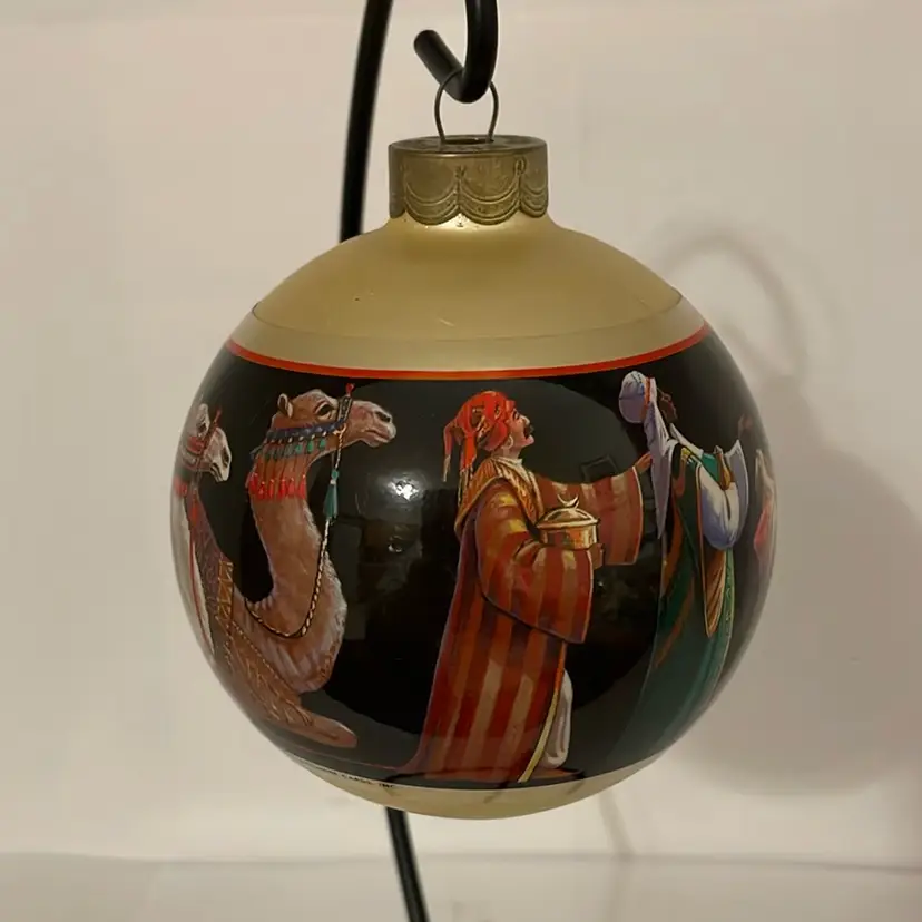 #113 1983 Hallmark Round Glass Wisemen Ornament