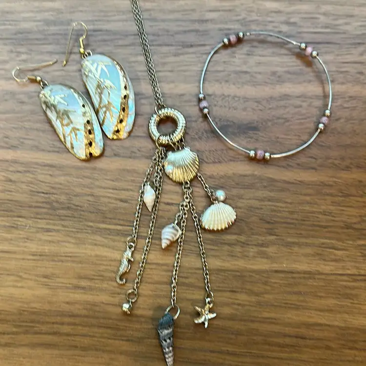 Lot Of 3 see Moteef shell necklace earrings, and sterling pink beaded bracelet