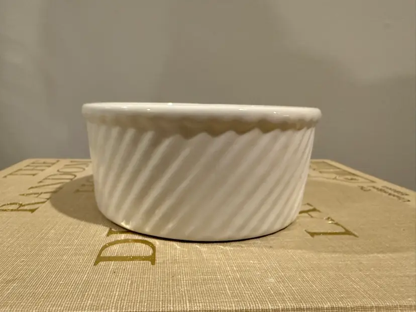Hall China White Swirl Ribbed Soufflé Dish