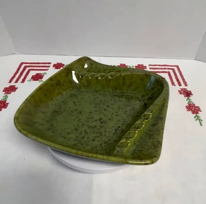 Mid Century Modern Speckled Lime Or Avacado Green Royal Haeger USA Ceramic Ashtray
