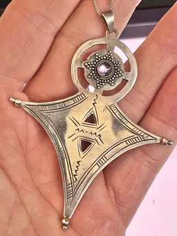 N-004 18" .925 TUAREG Nomadic Tribal Medallion Pendant Necklace with Amethyst (Northern Africa)