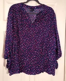 Jones New York sz 2x dark blue tunic with heart print vneck ties on Sleeves 3/4 sleeves