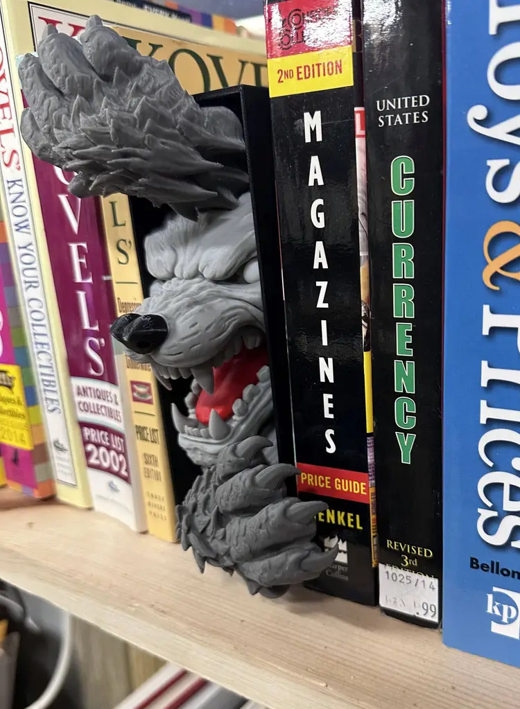 Multicolor Werewolf Book Nook Insert 3D Printed Shelf Monster Horror Dark Fantasy Bookshelf Decor