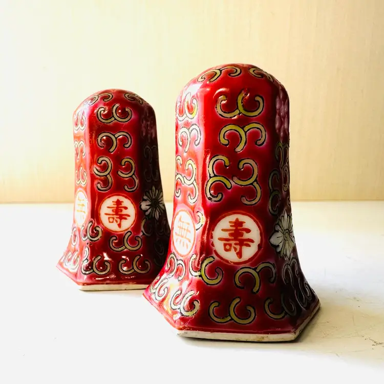 Vintage Asian Salt Pepper Shaker Set Famille Rose Wan Shou Wu Jiang Long Life Without Boundary Pattern Red