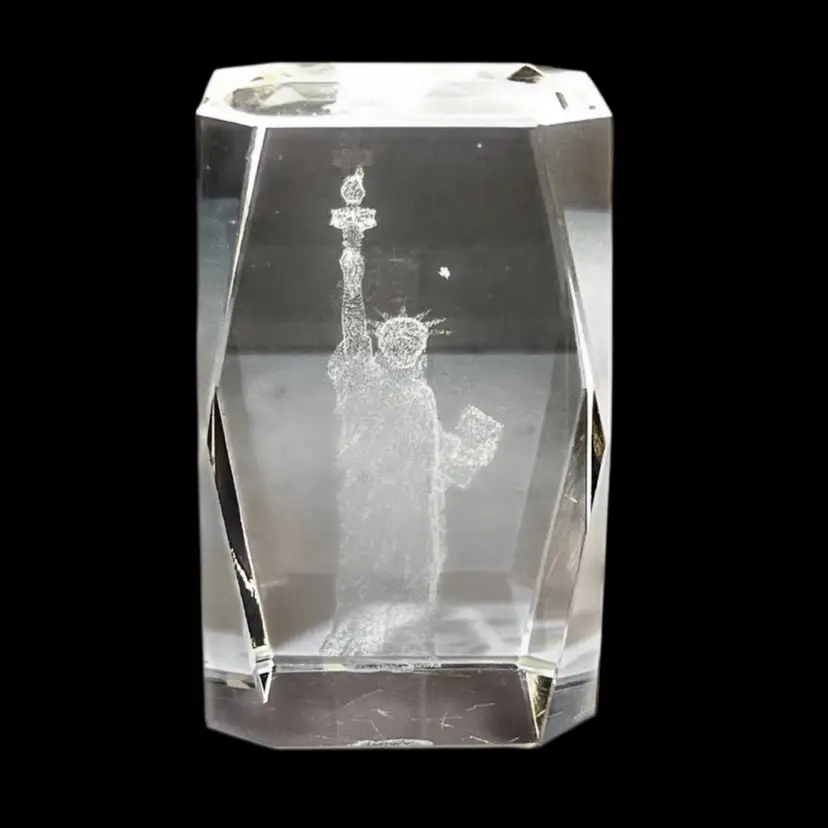 Paperweight 3D Crystal Laser Etched Statue of Liberty