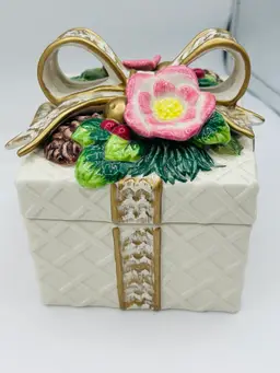 Vintage Fitz and Floyd Essentials Trinket Box with Gold Bow and Pink Flowers.