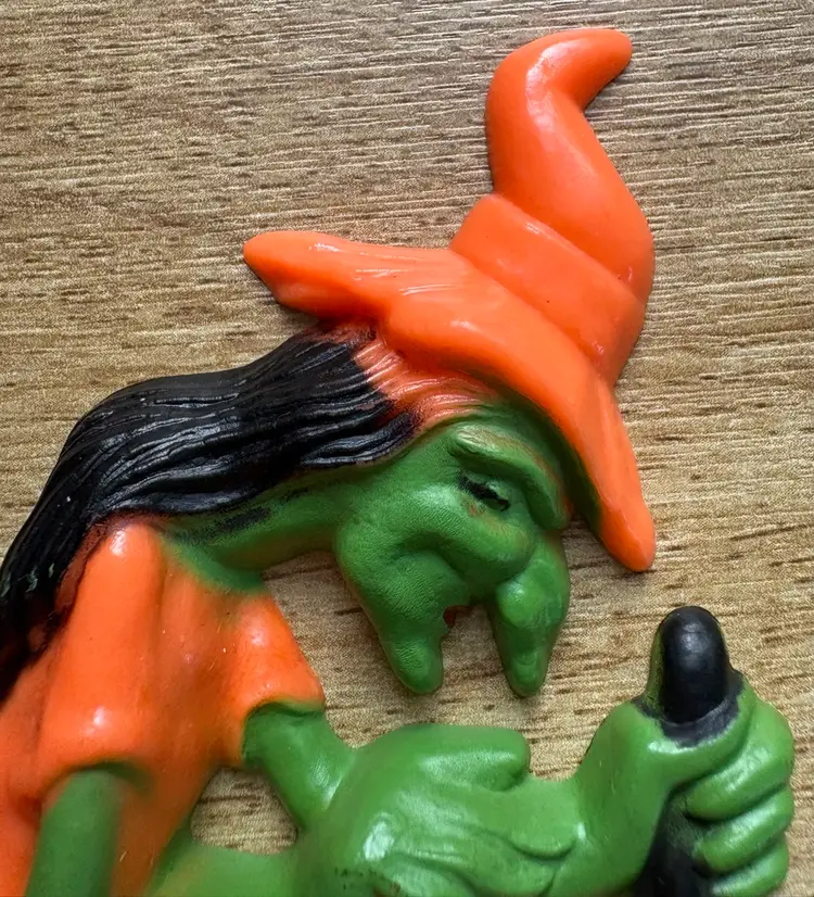 Vintage Halloween Witch Cauldron Hard Plastic Cake Topper 5 3/8” Hong Kong