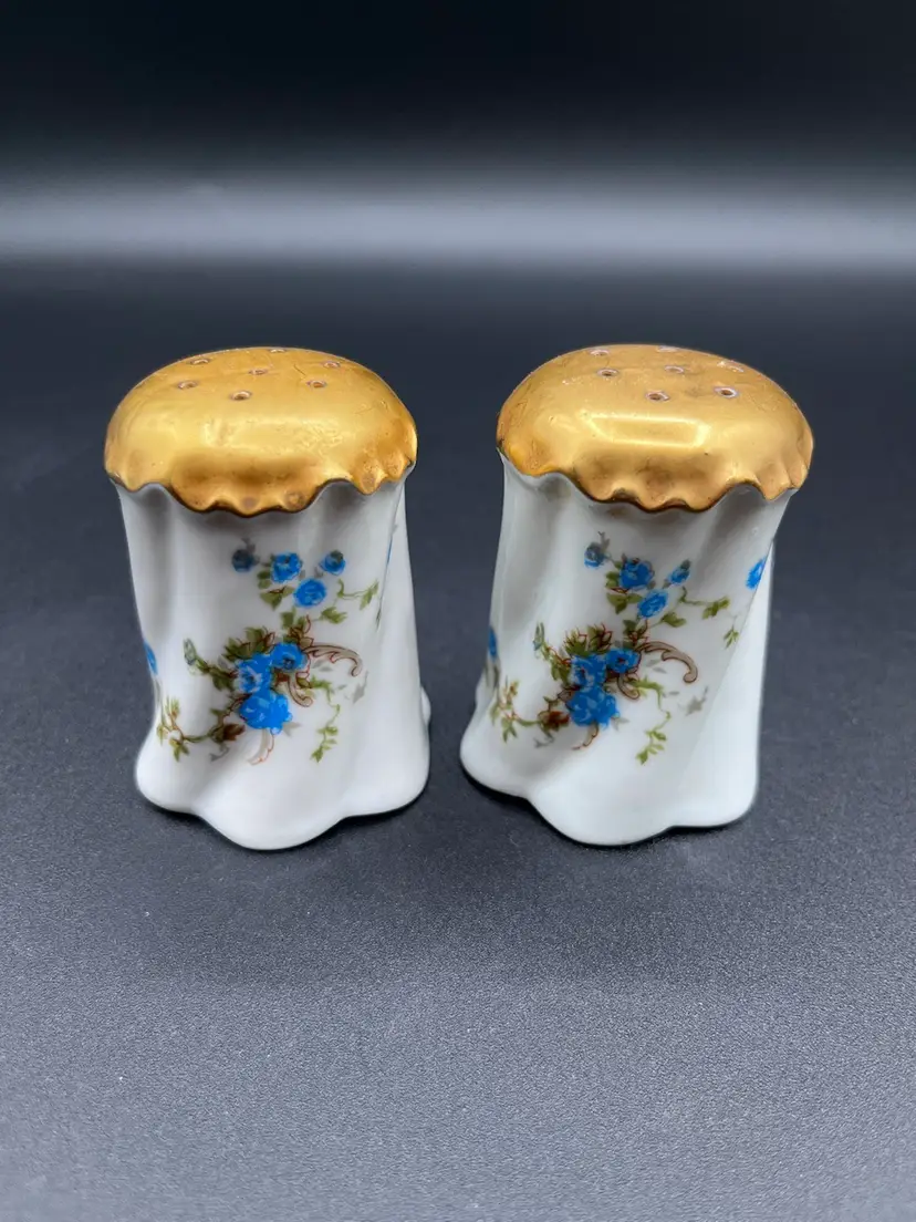 White Porcelain & Blue Flower Salt & Pepper Shakers with Stoppers 2.5" 🪻