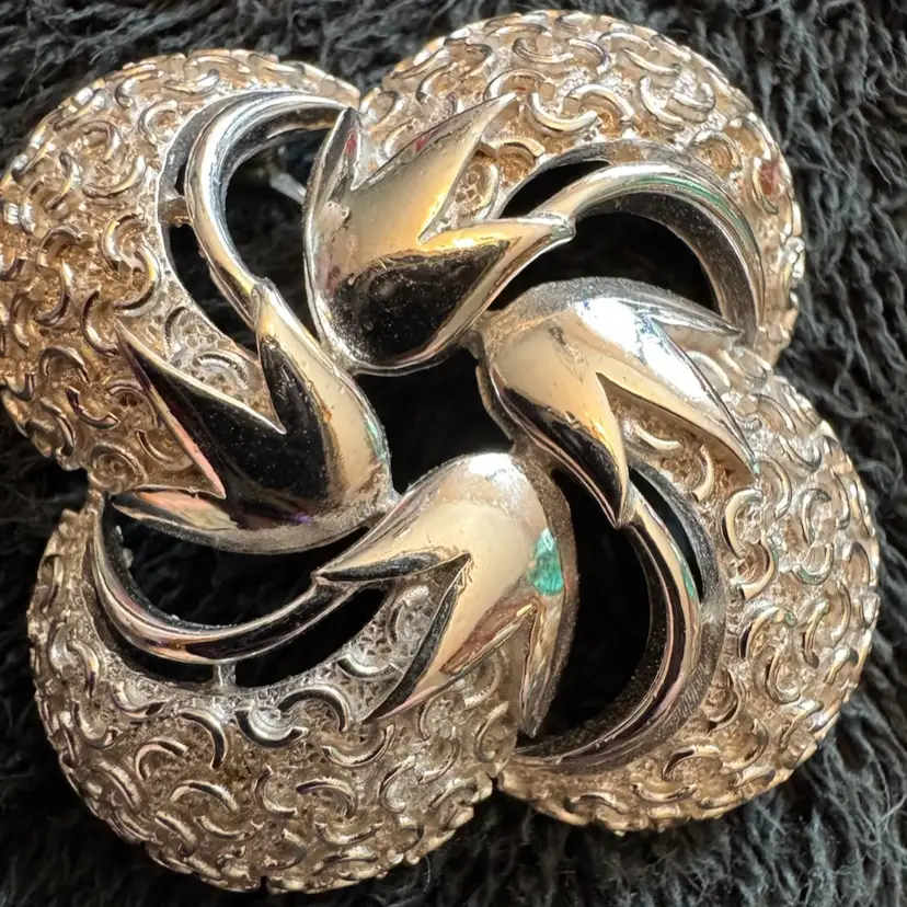 Vintage Trifari Silvertone Knotted Brooch
