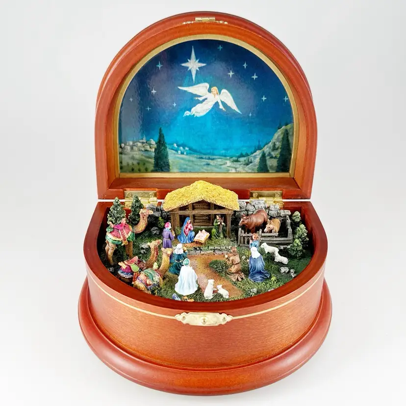 Danbury Mint "The Nativity Music Box", Miniature Christmas Manger, Plays Silent Night SEE VIDEO