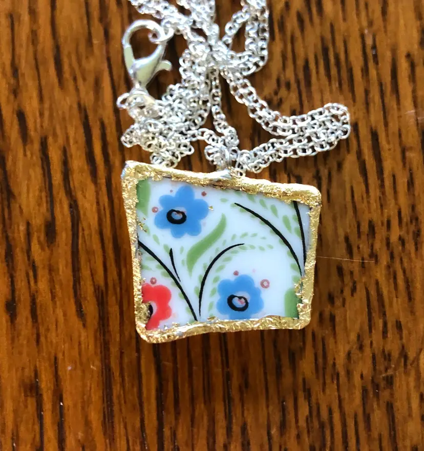 Oodelally Shop Broken Pottery Artisan Made Pendant Rosemaling Unbranded Plate Handcrafted Necklace 1in x 7/8in