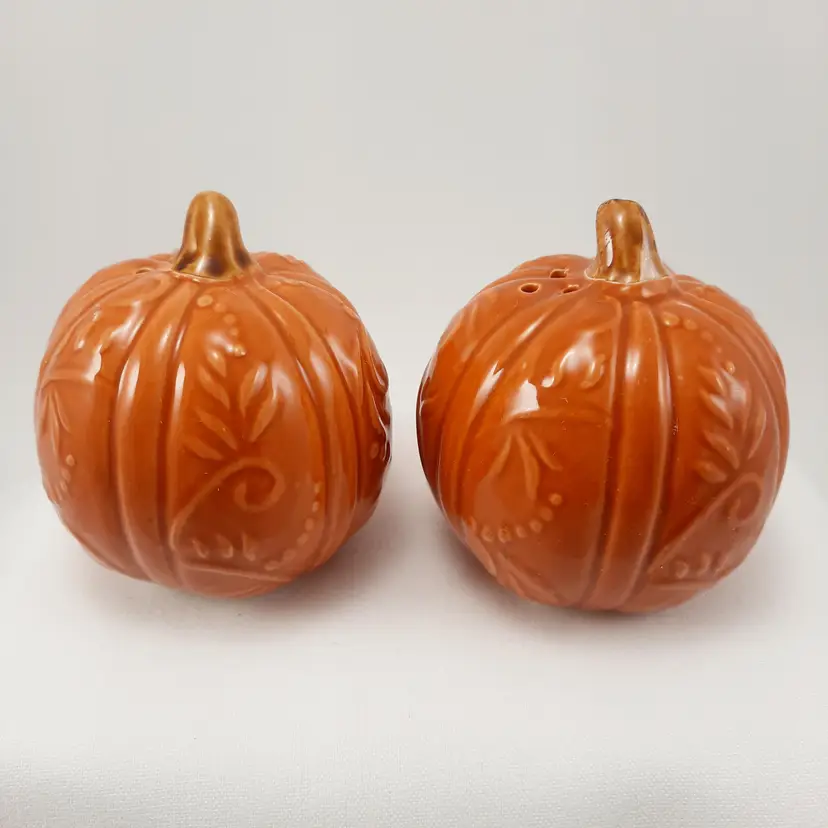 Orange Pumpkin Salt & Pepper Shakers Scroll Leaf Embossed Design