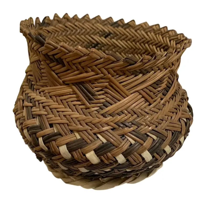 35. Vintage Light Tan And Green Natural Color Tarahumara (Raramuri) Wooven Basket 🧺 5.5” By 4”  *an indigenous group primarily residing in the Sierra Madre Occidental region of Mexico.Valle Del Cobre