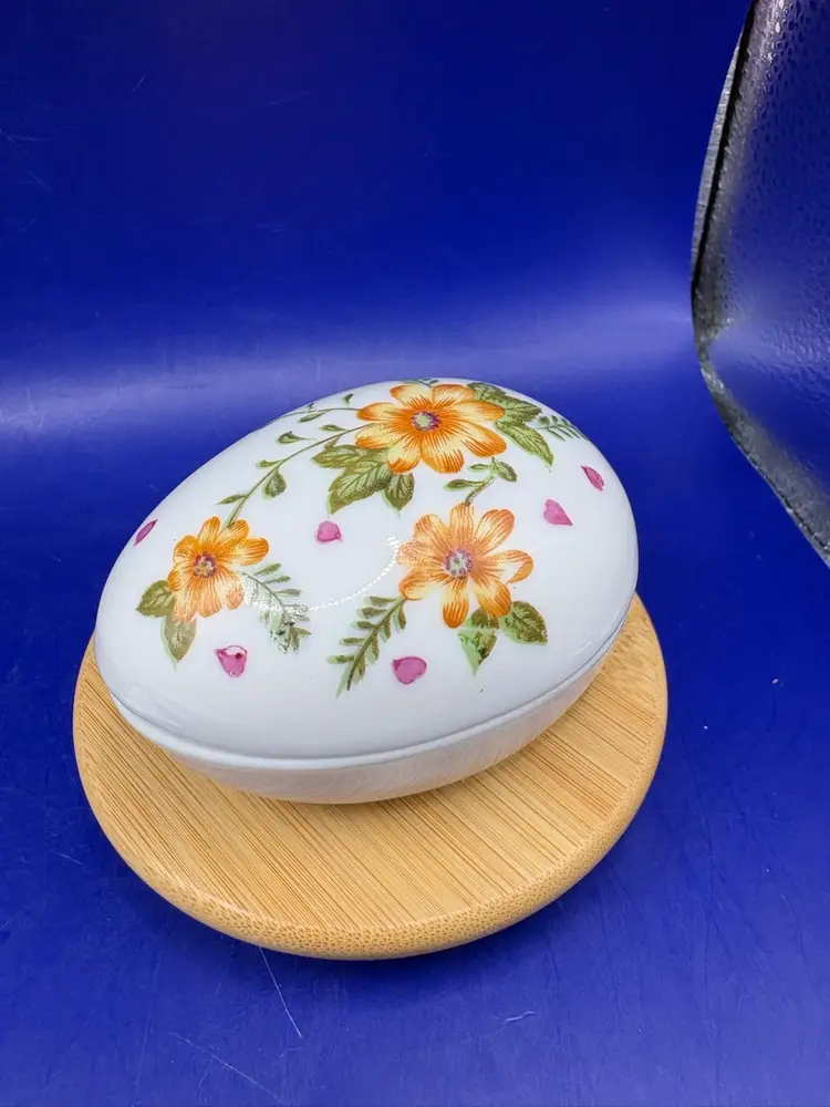 Lefton Porcelain Egg Trinket Box