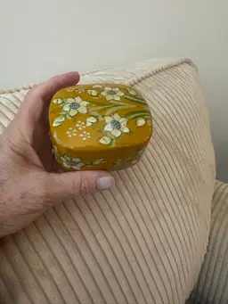 #01 - Handmade Lacquer Wood Hand Painted Flowers Trinket Box Kashmir India - 2"x3.5"