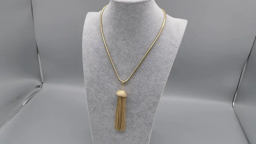 Vintage Removable 4" Tassel Pendant 3mm Snake Chain Necklace Gold Tone Metal 18"
